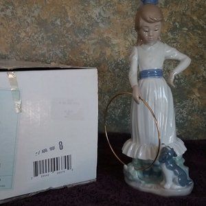 LLADRO (NAO) - GIRL W/ PUPPY AND HOOP - NO. 379 W/